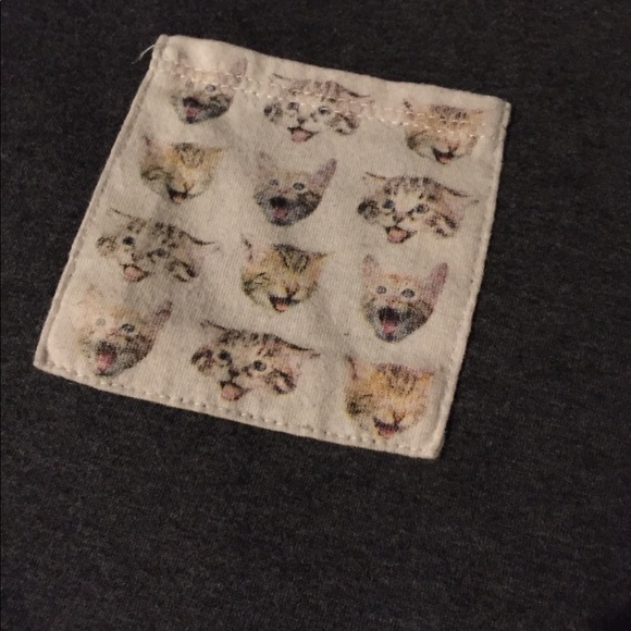 3/$25🌻 Large Heather grey sleeveless cat T - Picture 2 of 6